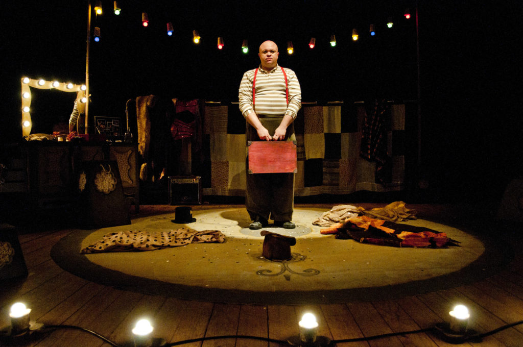 O Fantático Circo de Um Homem Só - Solos Rústicos