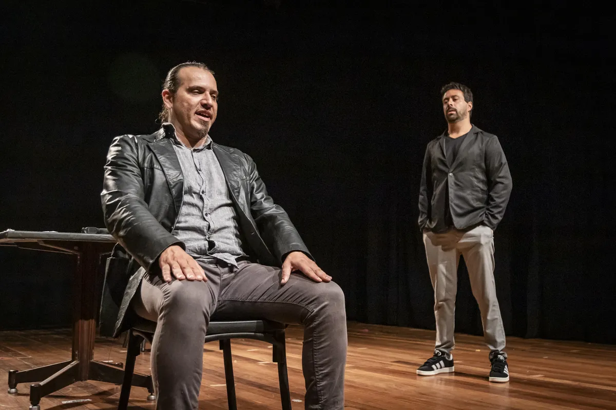 TUDO ACONTECE NUMA SEGUNDA-FEIRA DE MANHÃ