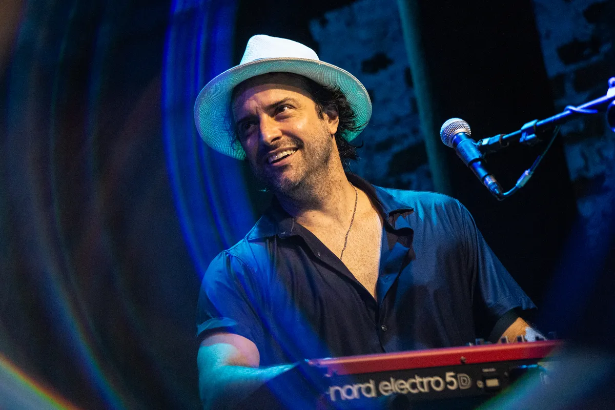 LUCIANO LEÃES - PONTES MUSICAIS