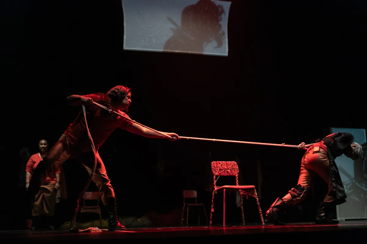 CONFESSIONÁRIO - RELATOS DE CASA