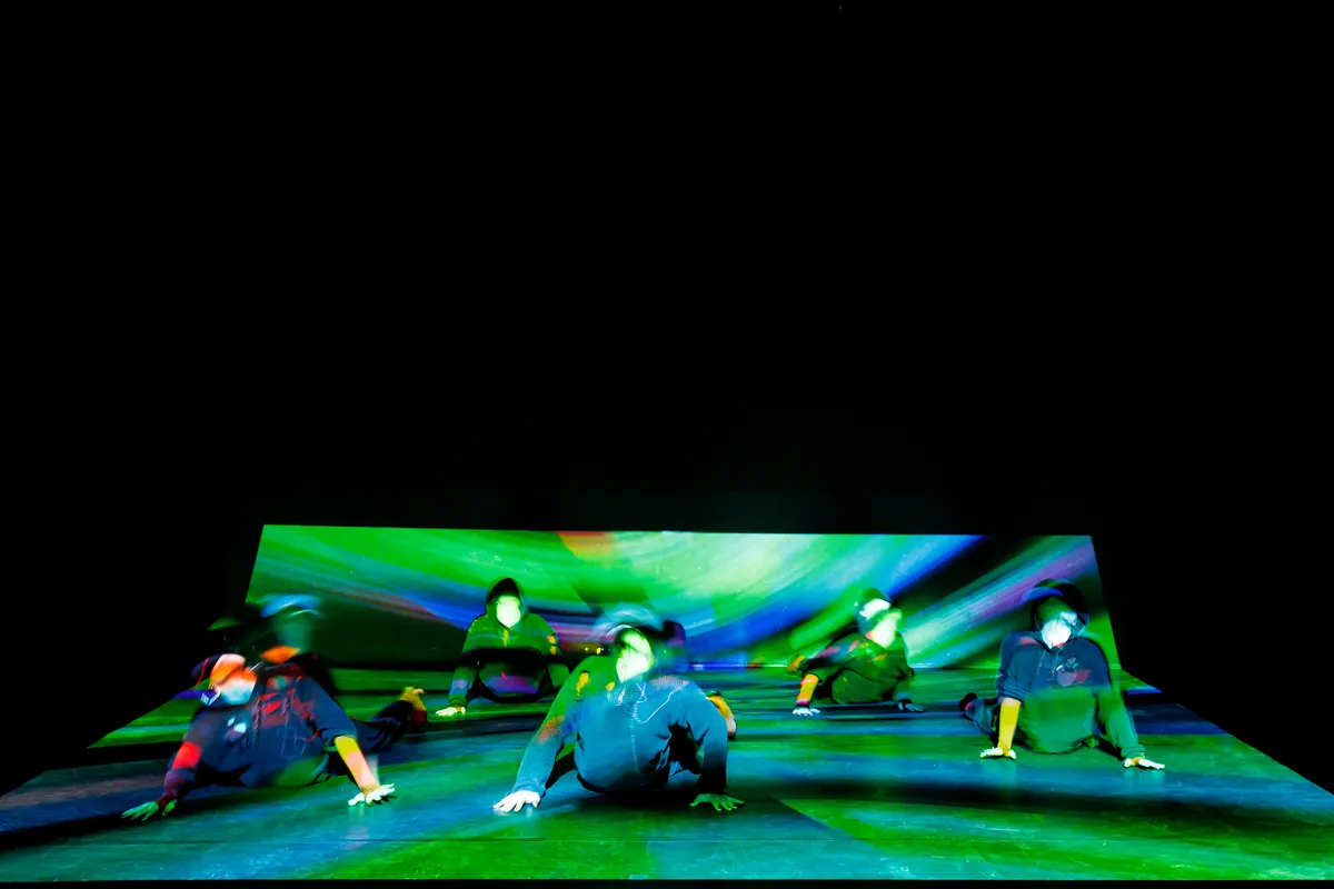 VOXEL, DANÇANDO EM BUSCA DO INVISÍVEL